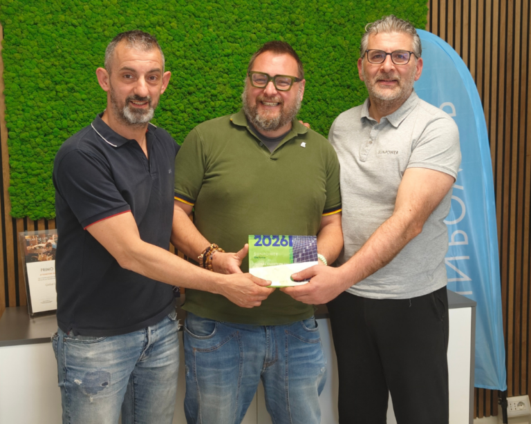 Titolari Global Enertech con Zanarini di Sunpower con insegna Sunpower Elite Partner 2026