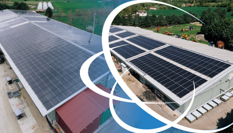 Veduta aerea prima e dopo il revamping fotovoltaico su un tetto industriale.