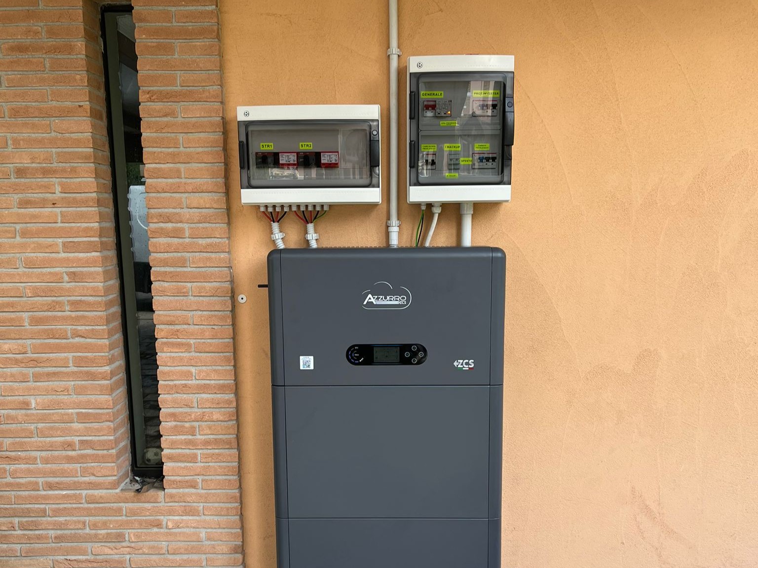 istema di accumulo ZCS Azzurro e quadri di protezione per impianto fotovoltaico a Formia